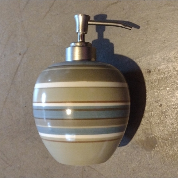 Bed Bath and Beyond Five NWT Bathroom Items, Sage Green and Blue - Picture 10 of 16